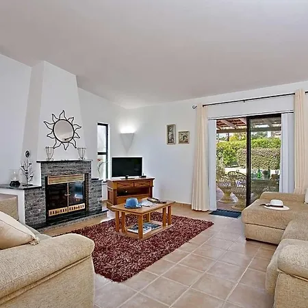 Sleeps 6 With Pool And Air Con Villa *