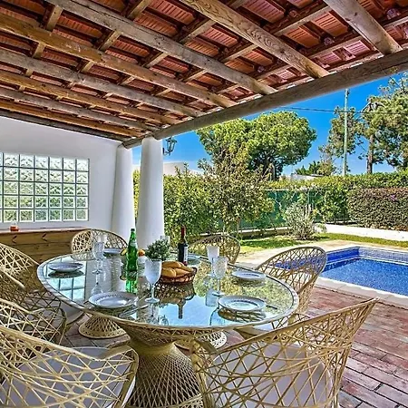 Sleeps 6 With Pool And Air Con Villa Vilamoura