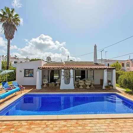 Sleeps 6 With Pool And Air Con *