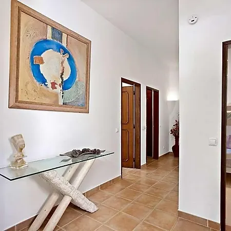 Villa Sleeps 6 With Pool And Air Con *