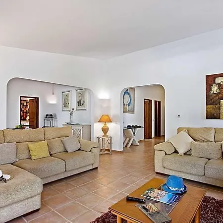 Sleeps 6 With Pool And Air Con Vilamoura
