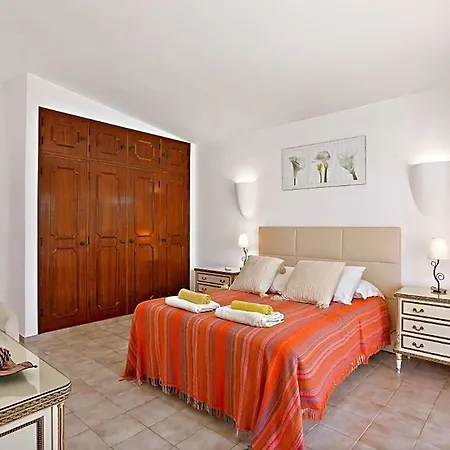 Villa Sleeps 6 With Pool And Air Con *