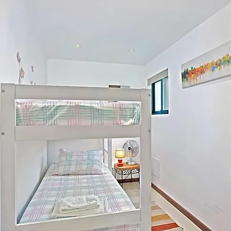 Sleeps 6 With Pool And Air Con * ヴィラモウラ
